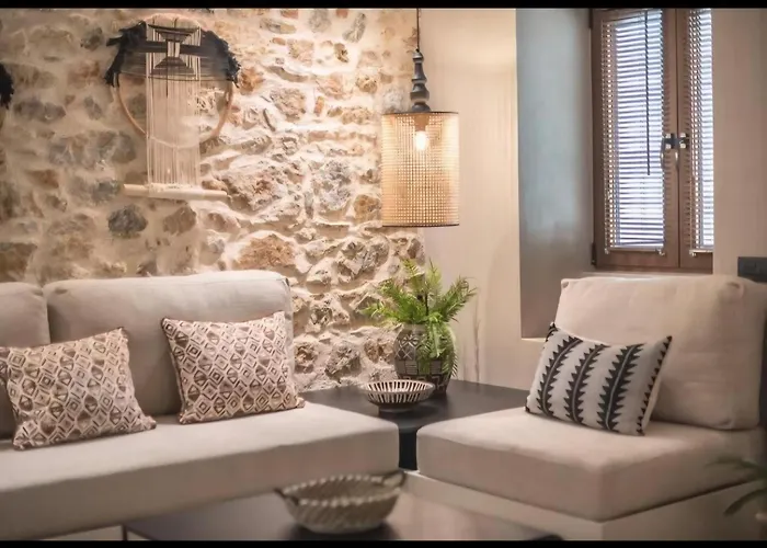 Apollonos 28 Luxury Suites